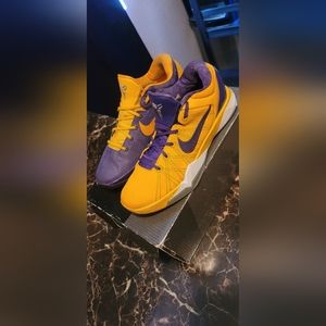 Kobe 7 ying yang size 11